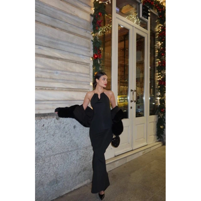 Kadın Aksesuarlı Halter Yaka ırt Dekolte Detay axi Boy Elbise