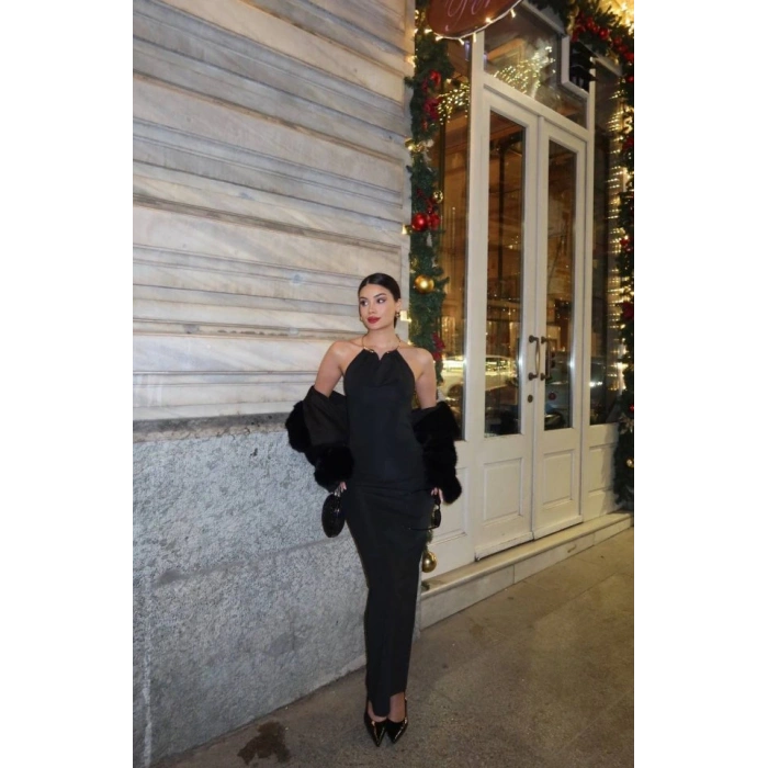 Kadın Aksesuarlı Halter Yaka ırt Dekolte Detay axi Boy Elbise