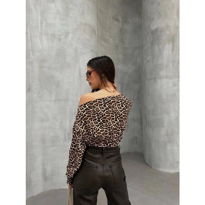 Kadın Leopar Desenli Düşük Omuzlu Bluz