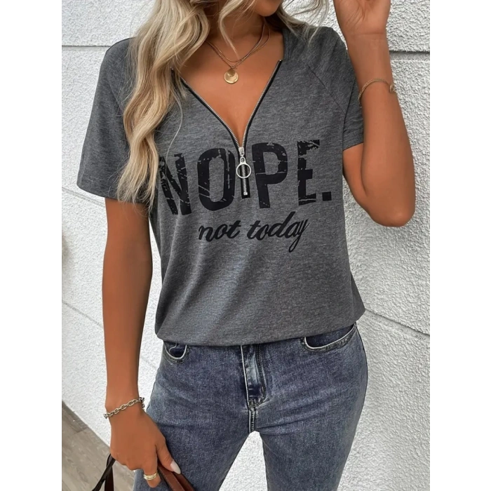 Kadın Kısa Kollu önden Fermuarlı Yazı Baskılı Viskon Bluz