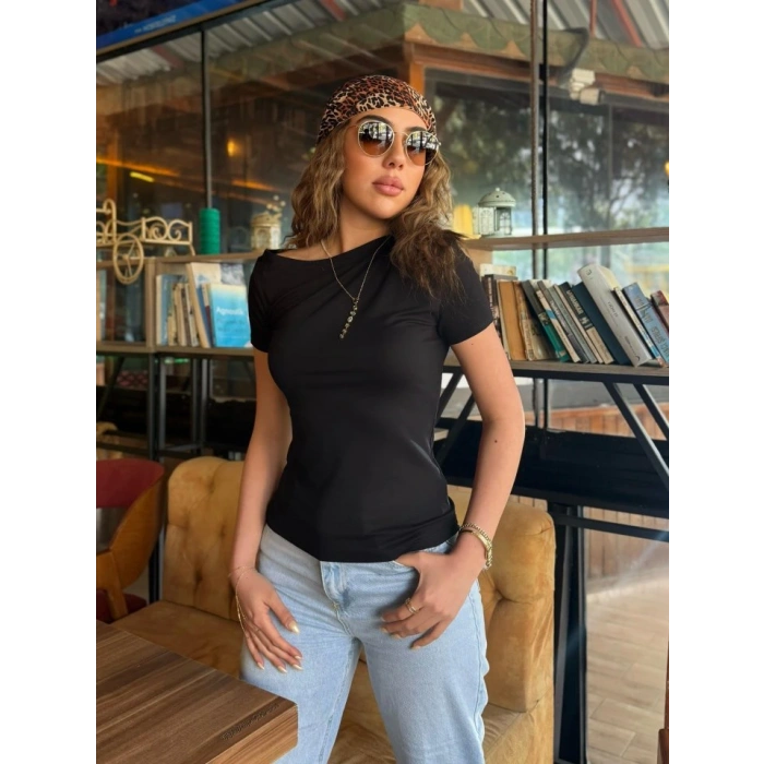 Kadın Kısa Kollu Tek Omuzu Açık Büzgülü Viskon Bluz