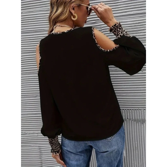 Kadın Omuzlardan Açık Yakalı önden Düğmeli Leopar Detaylı Sandy Bluz