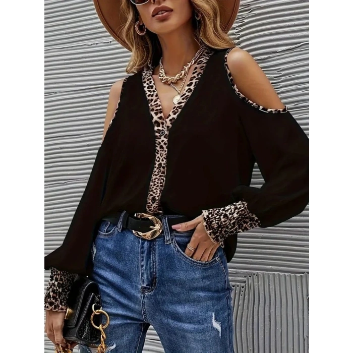 Kadın Omuzlardan Açık Yakalı önden Düğmeli Leopar Detaylı Sandy Bluz