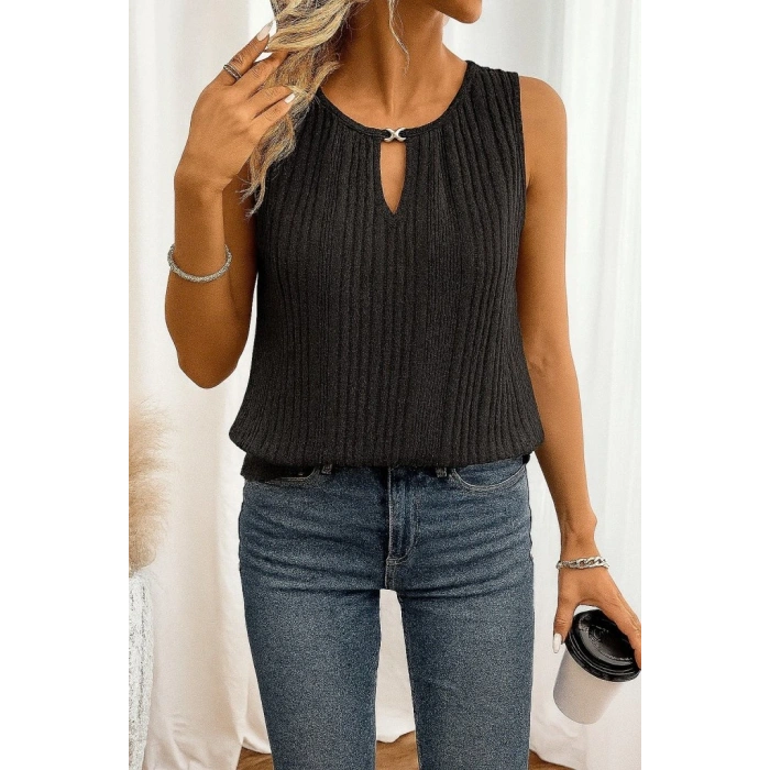 Kadın Sıfır Kollu Düğmeli Damla Yaka Detaylı Triko Bluz