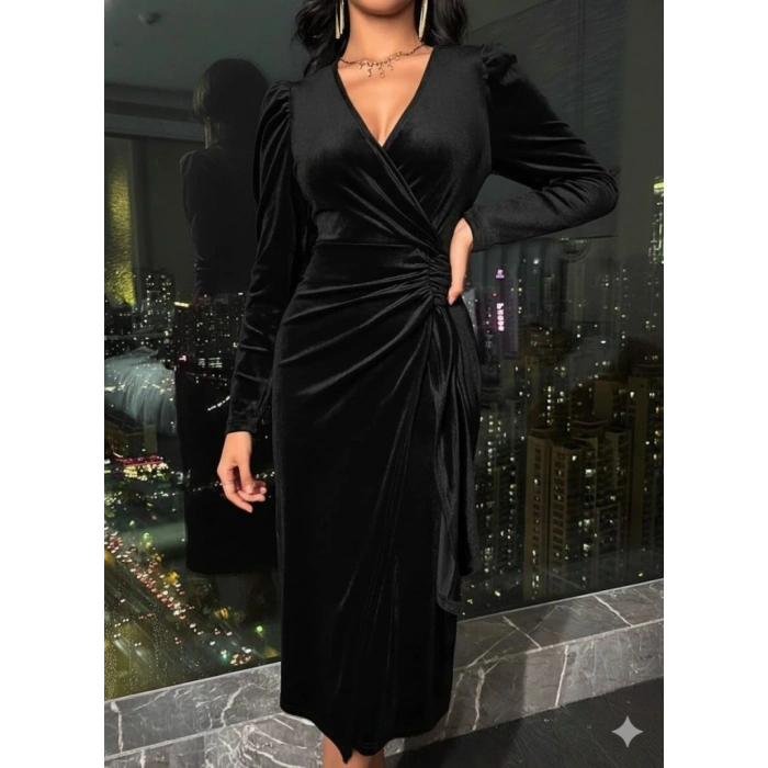 Kadın Uzun Kollu Kruvaze Yakalı Yandan Büzgülü Midi Kadife Elbise