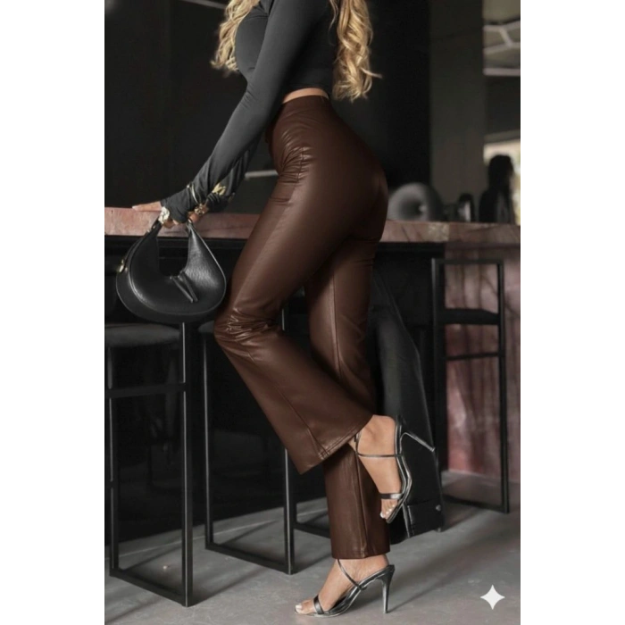 Kadın Yüksek Bel Paçaya Doğru Geniş Deri Pantolon