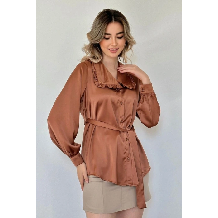 Kahverengi Yakası Fırfırlı Kuşaklı Saten Gömlek