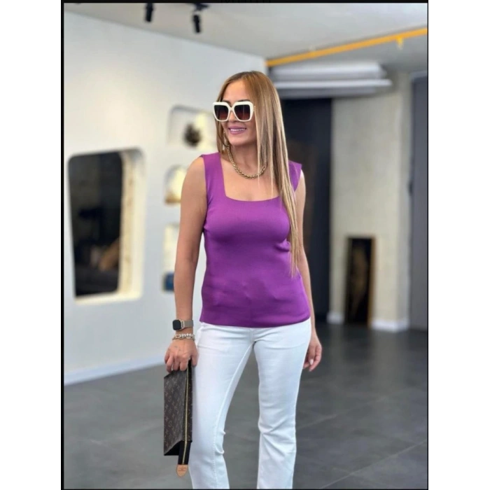 Kare Yaka Kalın Askılı Beyaz Triko Bluz