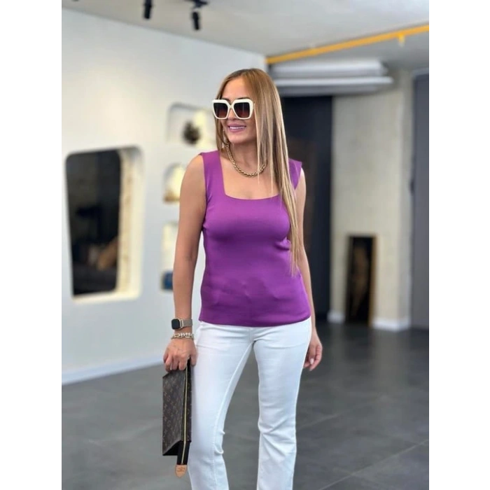 Kare Yaka Kalın Askılı Beyaz Triko Bluz