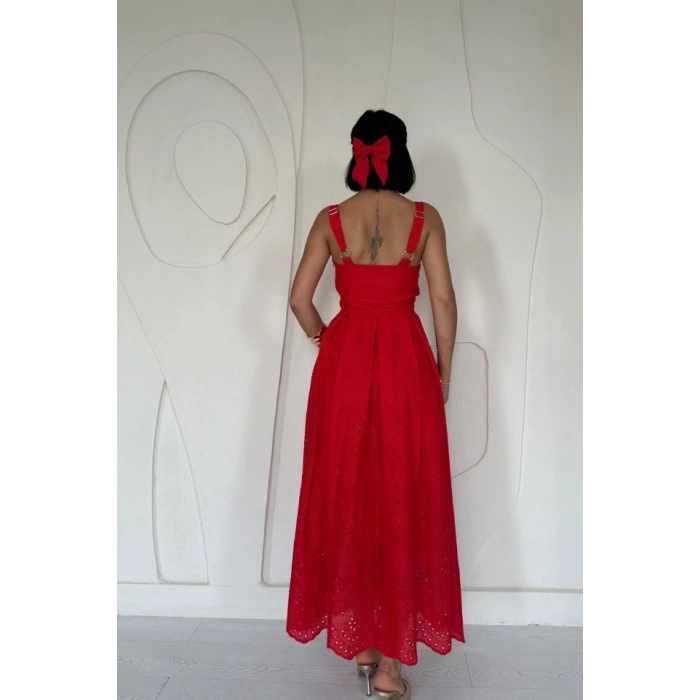 Kırmızı Askılı Aparatlı Brode Elbise