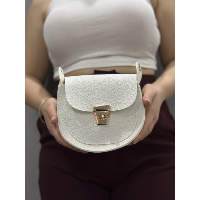 Klasik kapaklı beyaz cilt çanta