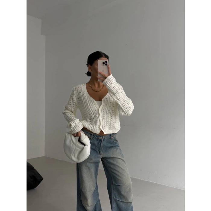 Küçük düğmeli küçük örgülü triko hırka beyaz