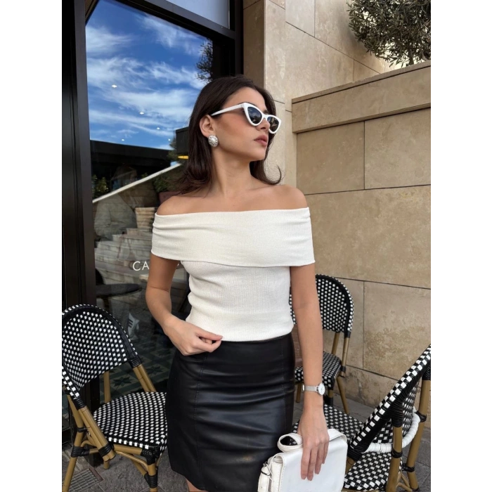 Madonna yaka sıfır kol bluz