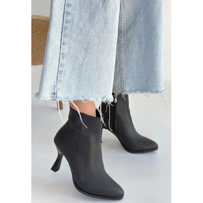 Mişha Siyah Cilt Topuklu Bot