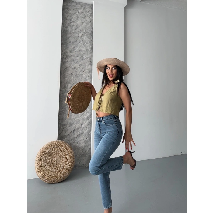 Mom fit kar yıkama bıyık detaylı jeans pantolon d2006