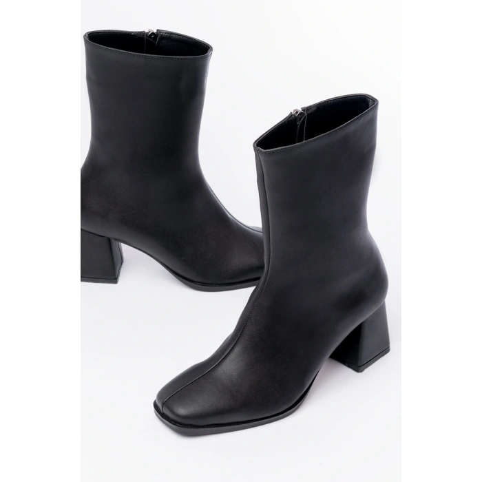 MSK-032 Siyah Topuklu Fermuarlı Kadın Bot