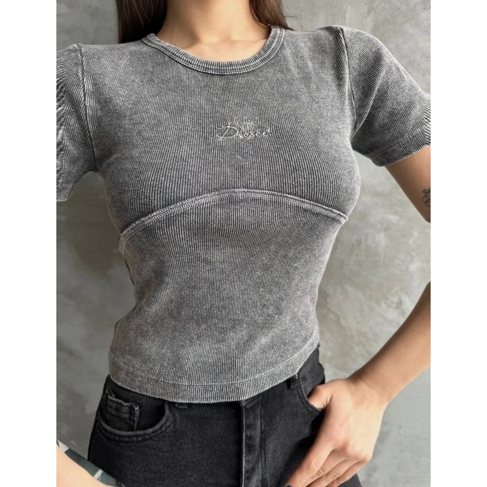 Nakış işlemeli asit yıkamalı bluz