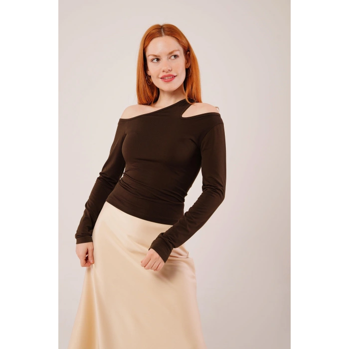 Omuz Dekolte Detaylı Kahverengi Bluz