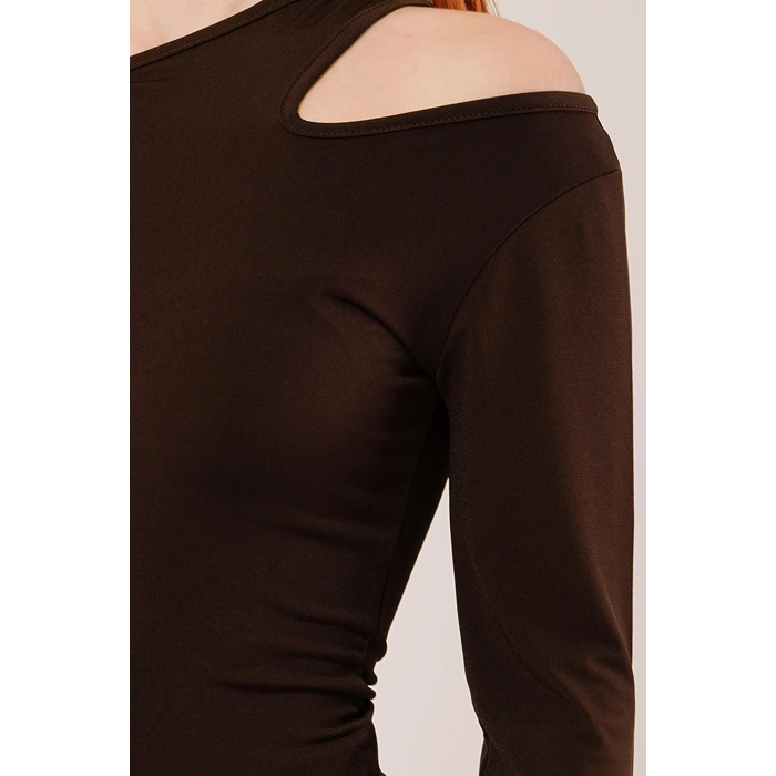 Omuz Dekolte Detaylı Kahverengi Bluz