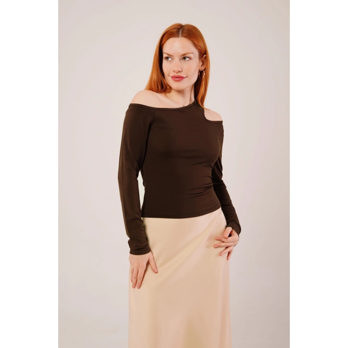 Omuz Dekolte Detaylı Kahverengi Bluz