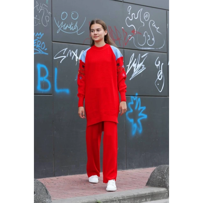 Omuz detaylı kol nakışlı ikili alt üst triko takım kırmızı