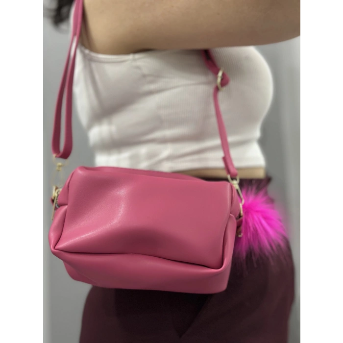 Ponpon fuşya cilt çanta