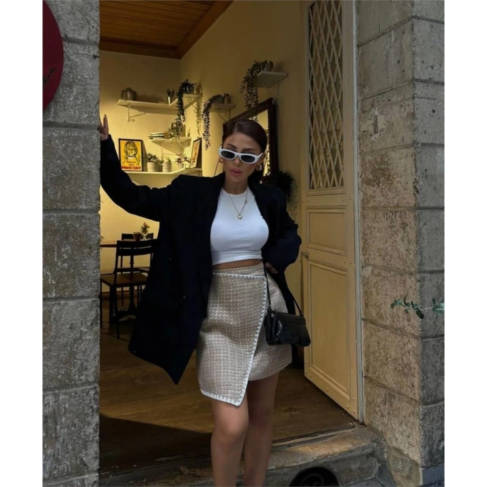 ŞANELKAPAKLI ÇOBAN DİKİŞ DETAYLI KIA ETEK  Bej