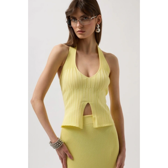 V Detay Dokulu Crop Bluz