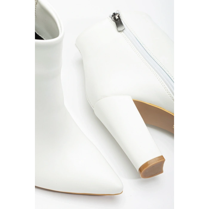 VRT-4801 Beyaz Yüksek Kalın Topuklu Fermuarlı Kadın Bot