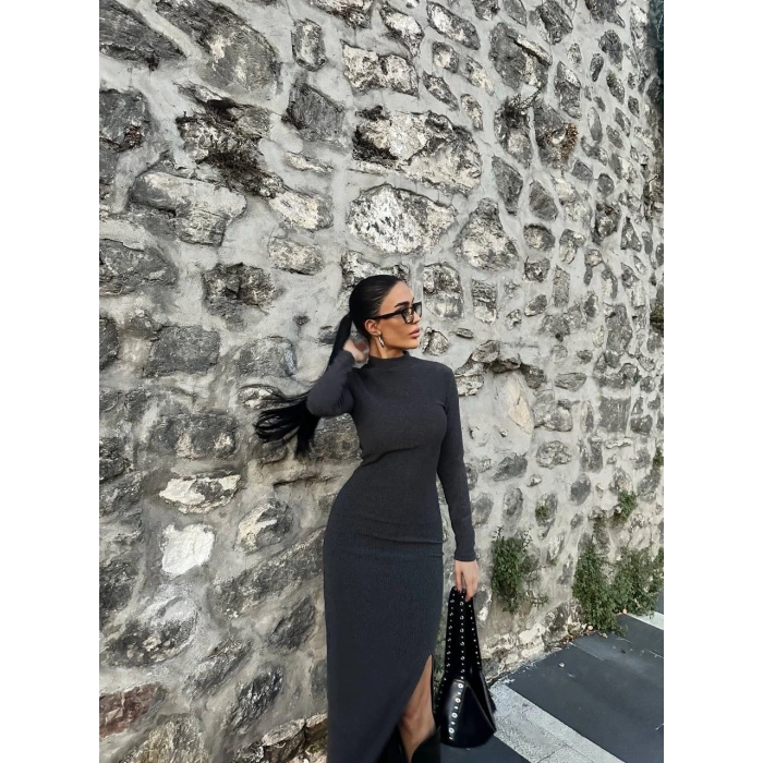 Yırtmaçlı kalın bürümcük uzun elbise siyah