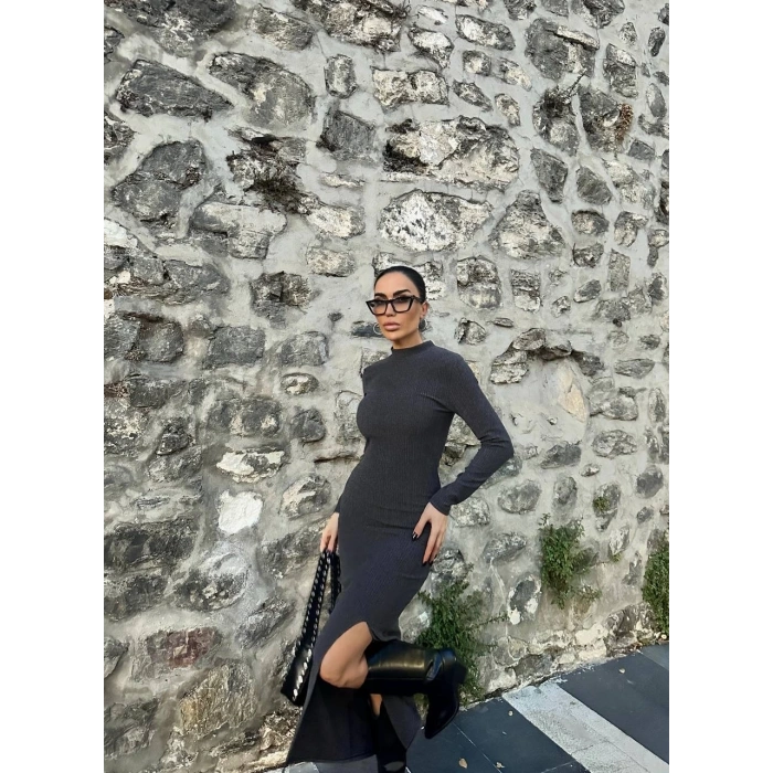 Yırtmaçlı kalın bürümcük uzun elbise siyah