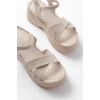 24414-1005 Bej Günlük Çapraz Dolgu Topuk Kadın Sandalet