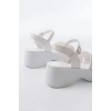 24414-1005 Beyaz Günlük Çapraz Dolgu Topuk Kadın Sandalet