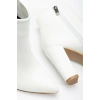 VRT-4801 Beyaz Yüksek Kalın Topuklu Fermuarlı Kadın Bot