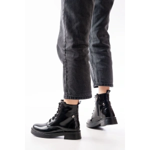 02-2003 Siyah Rugan Bağcıklı Fermuarlı Günlük Kadın Bot