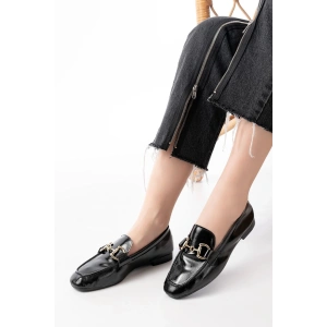 303 Siyah Rugan Toka Aksesuarlı Günlük Kadın Babet