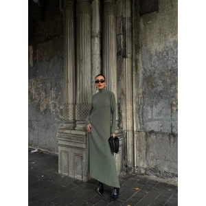 Boğazlı kalın bürümcük uzun elbise yeşil