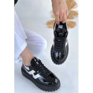 Gesti Siyah Rugan Gümüş Detaylı Bağcıklı Spor Ayakkabı