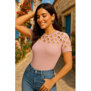 Kadın Kısa Kollu Baklava Desen Lazer Kesim Ithal Krep Bluz