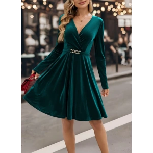 Kadın Uzun Kollu Kruvaze Yakalı Toka Detaylı Mini Kadife Elbise