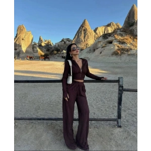 Kadın Uzun Kollu Parmak Geçme Ve Fermuar Detay Kısa Ceket Ve İspanyol Paça Pantolon Ikili Takim