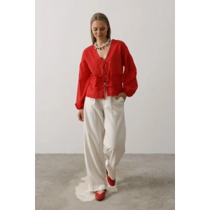 Kalp Detaylı Bağlamalı Brode Bluz  Kırmızı