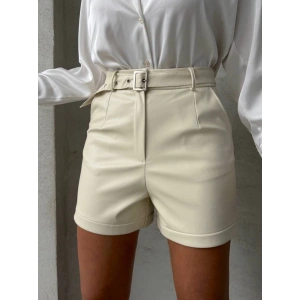 Kemerli deri şort krem h241003