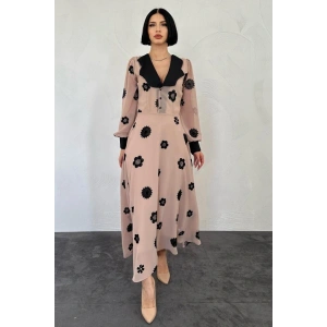 Vizon Yaka Nakışlı Elbise