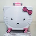 Hello Kitty Pembe Lüks Çocuk Valizi – ABS Dayanıklı Şıklık