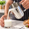 Premium Paslanmaz Çelik Ölçü ve Karıştırma Kabı 550 ml – Sütlük, Süt Potu, Barista Ölçü Kabı