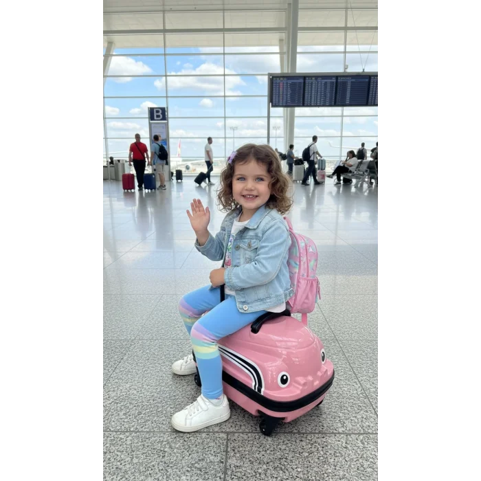 LuxeKids Renkli ABS Seyahat Valizi – Dayanıklı ve Sürdürülebilir Tasarım