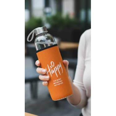 Turuncu Kılıflı Cam Matara 500ml – Şıklık ve Sağlıkta Yeni Başlangıç