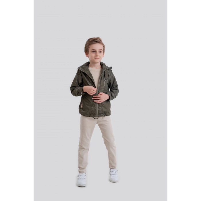 Erkek Çocuk 3’lü Kombin – Yağmurluk, Tişört ve Pantolon