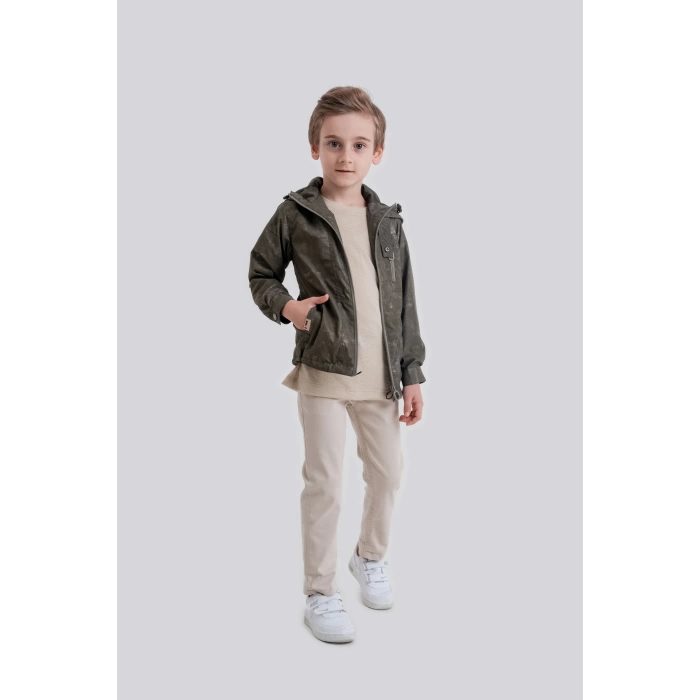 Erkek Çocuk 3’lü Kombin – Yağmurluk, Tişört ve Pantolon